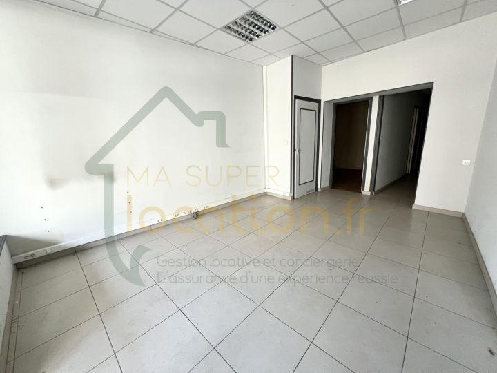 Local commercial - 369 m² - 2 pièces
