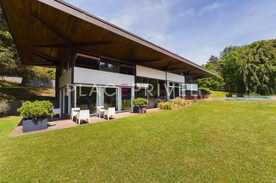 Maison - 400 m² - 12 pièces