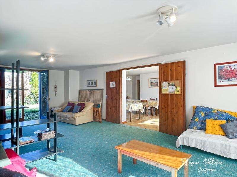 Maison - 325 m² - 14 pièces