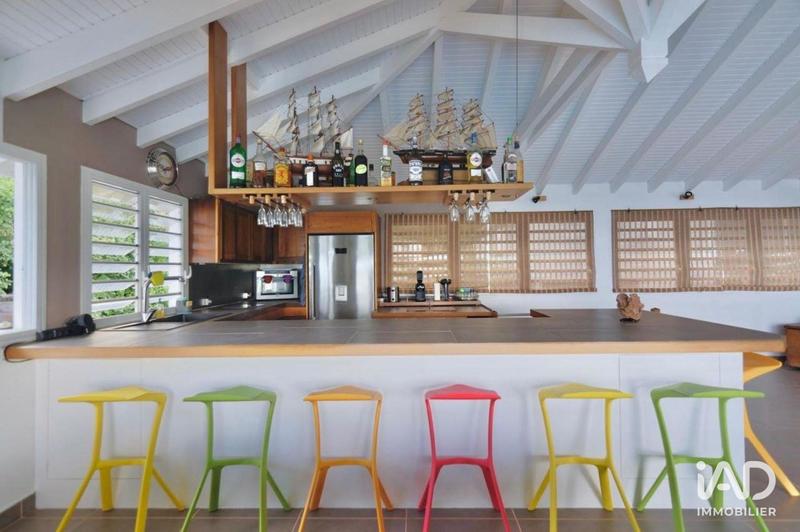 Maison - 121 m² - 8 pièces