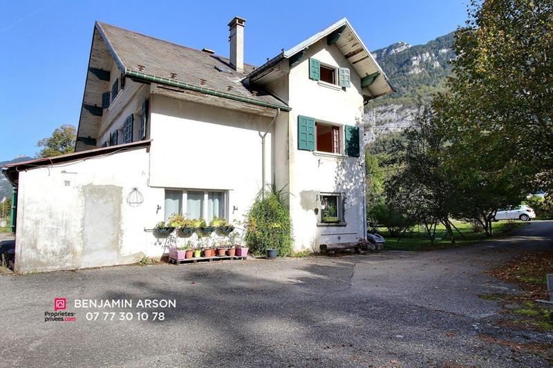 Maison - 275 m² - 12 pièces