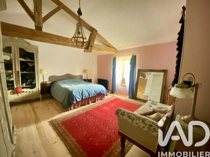 Maison - 230 m² - 6 pièces