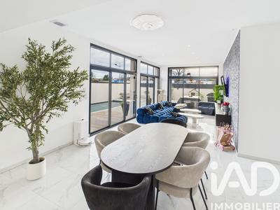 Maison - 210 m² - 6 pièces