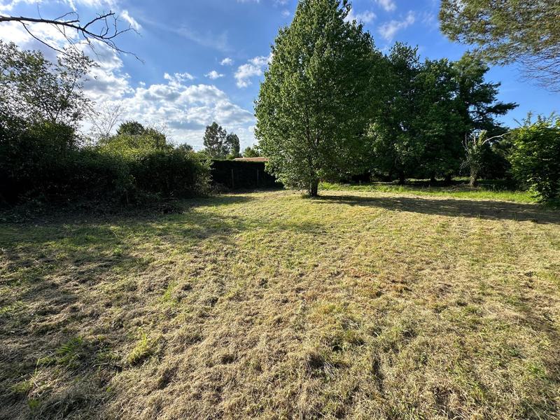 Terrain - 1 300 m²
