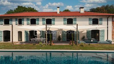 Propriété - 310 m² - 9 pièces