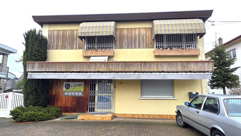 Maison - 303 m² - 10 pièces