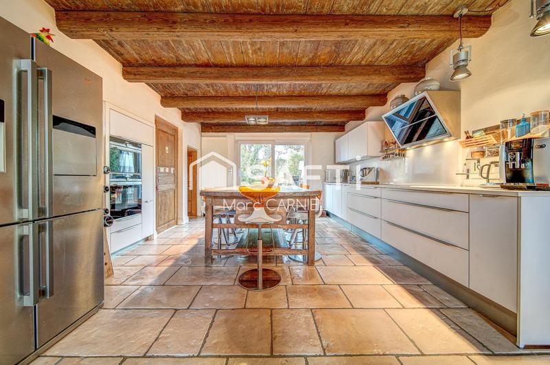 Maison - 335 m² - 11 pièces