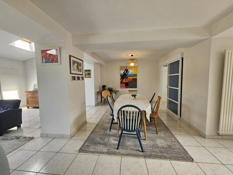 Maison - 204 m² - 9 pièces