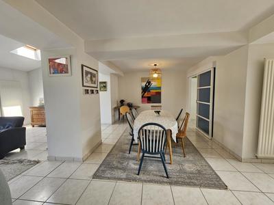 Maison - 204 m² - 9 pièces