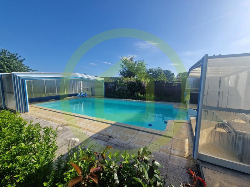 Maison - 181 m² - 8 pièces