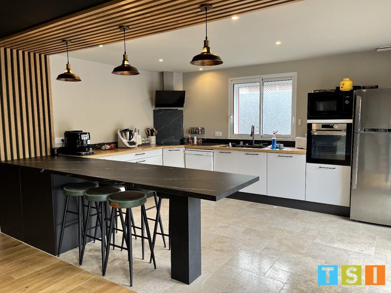 Maison - 210 m² - 8 pièces