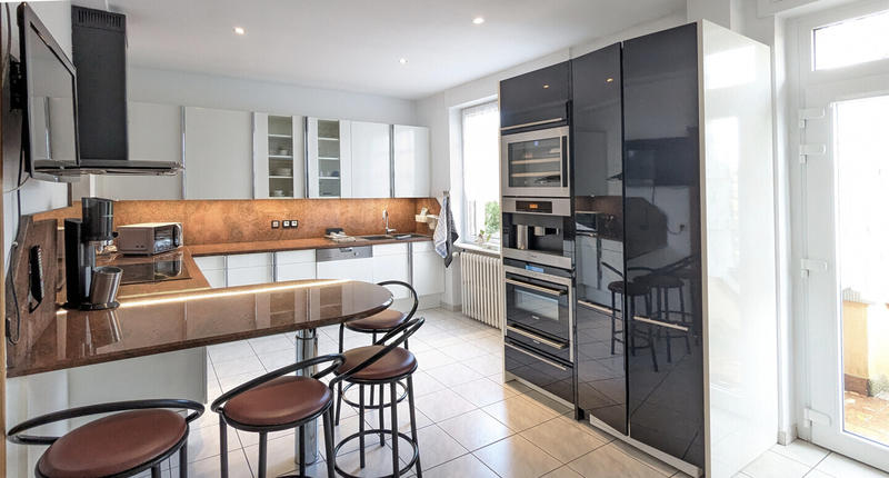 Maison chambre d'hôtes - 200 m² - 7 pièces