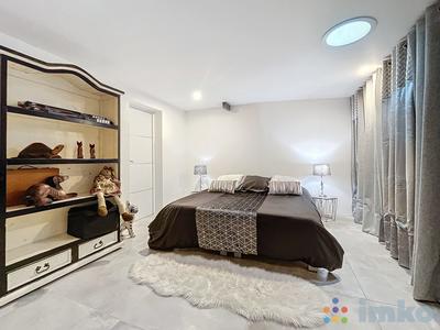 Maison - 216 m² - 4 pièces