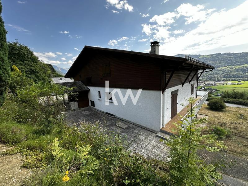 Maison - 365 m² - 17 pièces