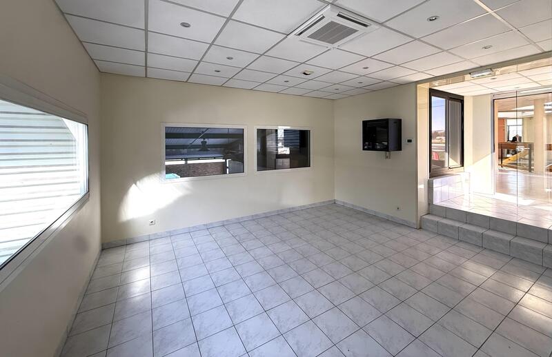 Local commercial - 215 m²