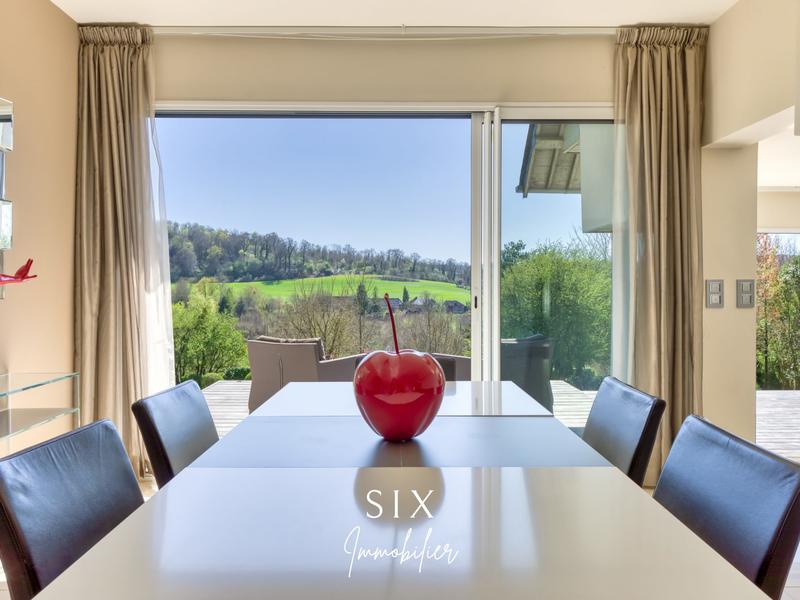 Maison - 270 m² - 9 pièces