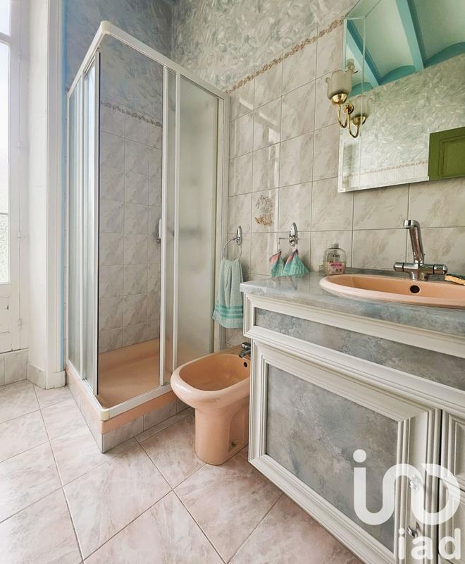 Maison - 265 m² - 11 pièces