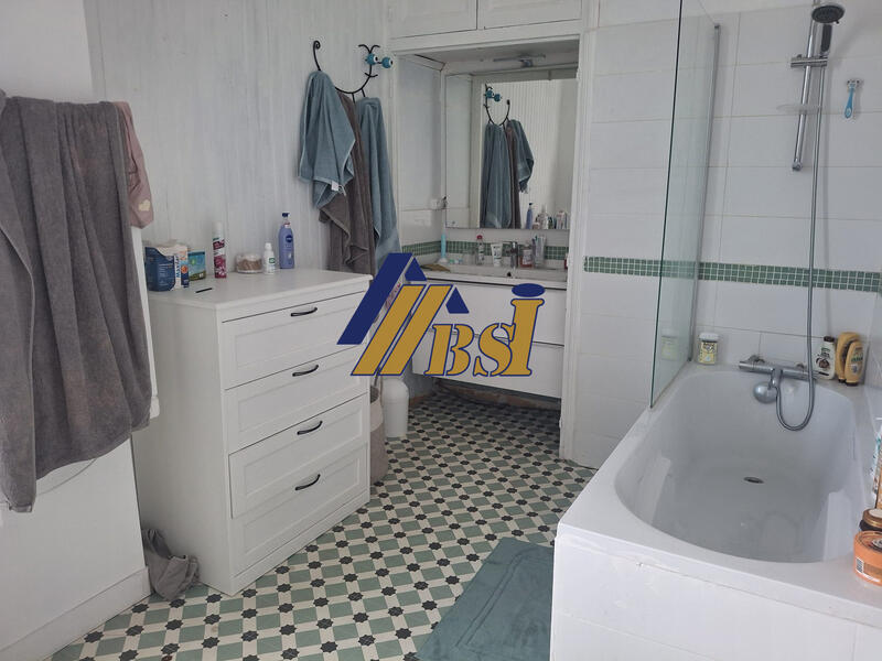 Maison traditionnelle - 160 m² - 6 pièces