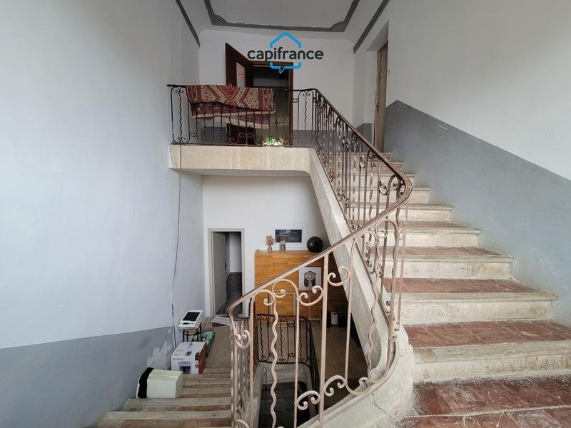 Maison traditionnelle - 252 m² - 10 pièces