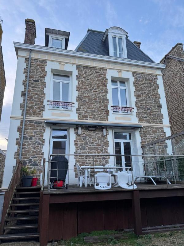 Maison en pierre - 217 m² - 11 pièces