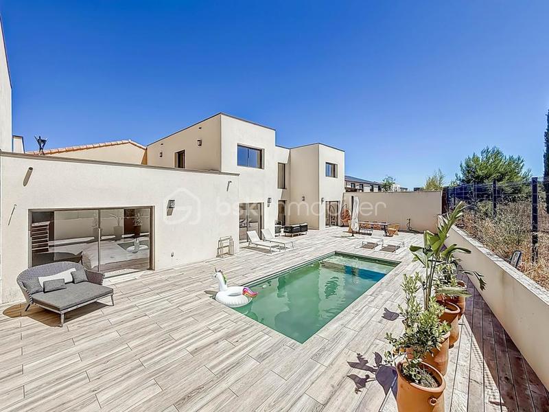 Maison - 346 m² - 8 pièces