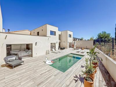 Maison - 346 m² - 8 pièces