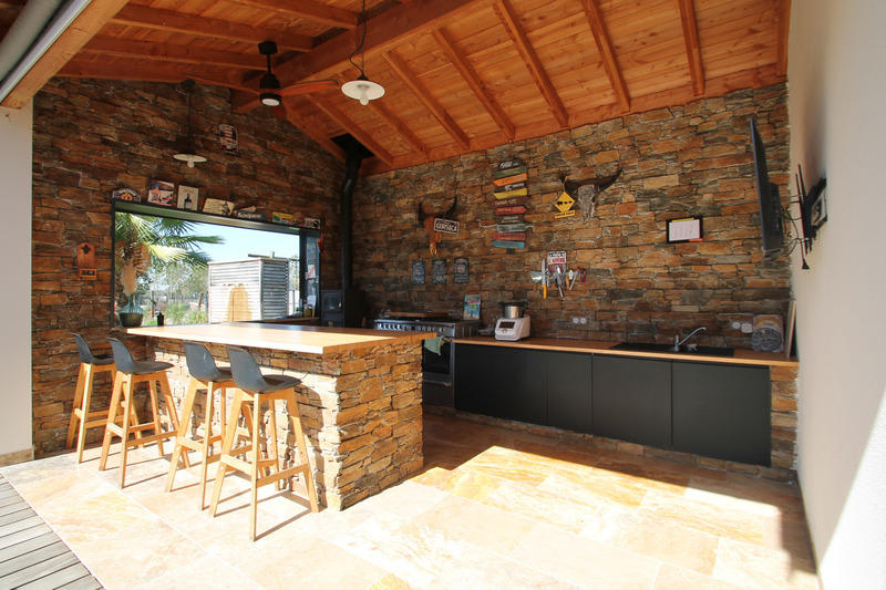 Maison - 280 m² - 9 pièces