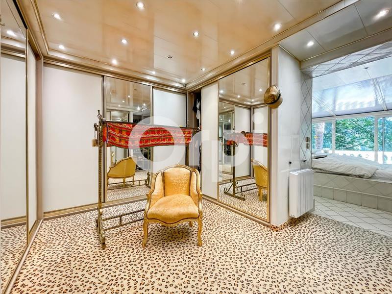 Propriété - 320 m² - 6 pièces