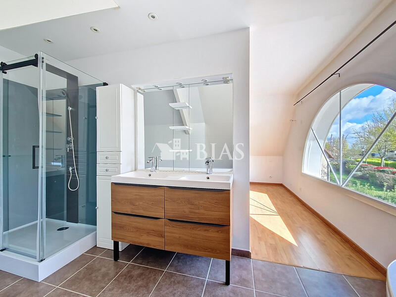 Maison contemporaine - 243 m² - 6 pièces