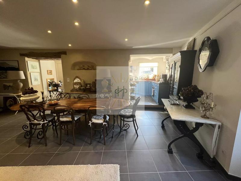 Maison - 145 m² - 5 pièces