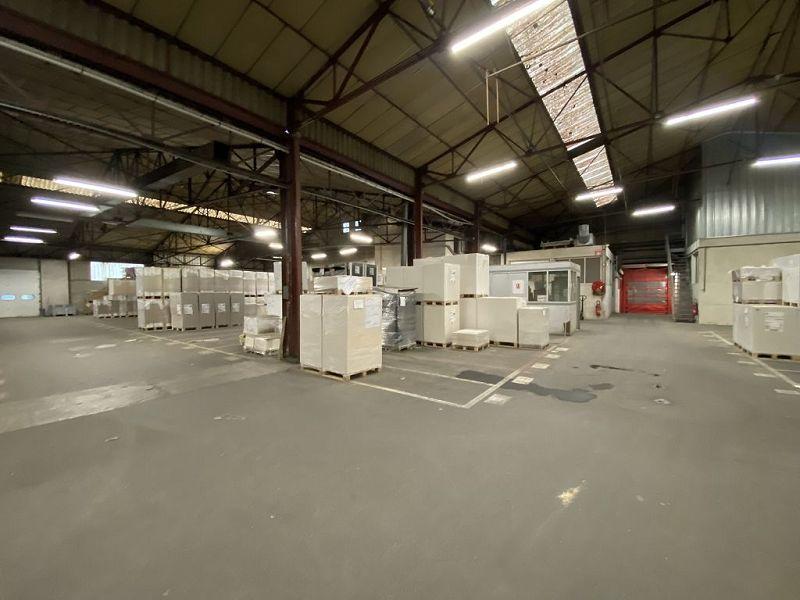 Entrepôt - 5 500 m² - 20 pièces