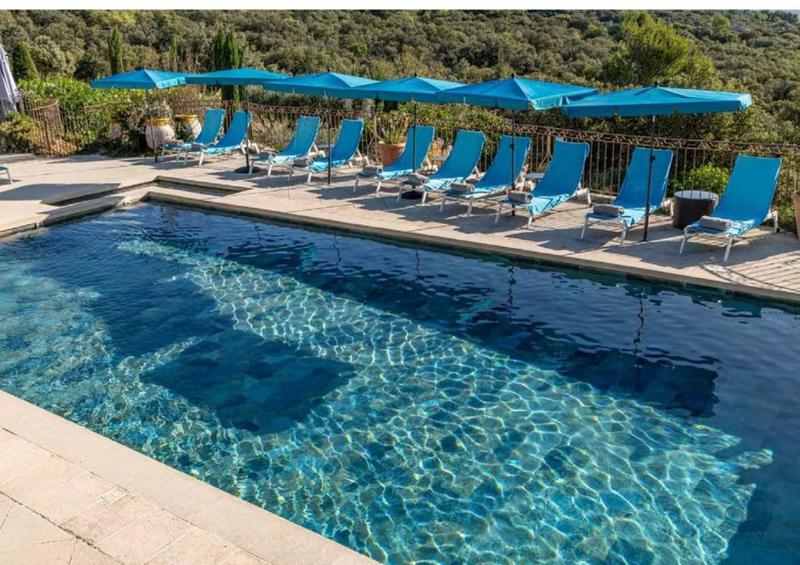 Mas - 715 m² - 19 pièces