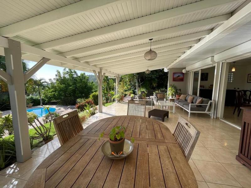Villa - 254 m² - 6 pièces
