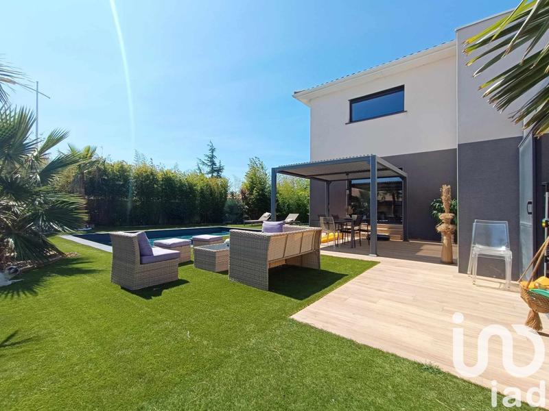 Maison - 230 m² - 7 pièces