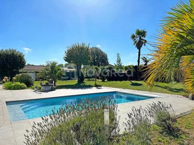 Maison - 644 m² - 17 pièces