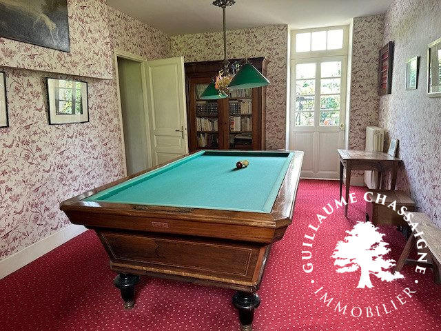 Maison traditionnelle - 328 m² - 9 pièces