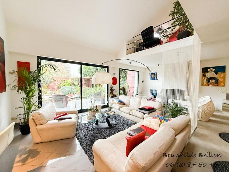 Maison - 205 m² - 10 pièces