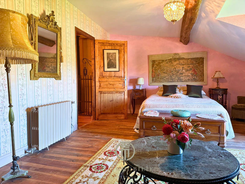 Propriété - 236 m² - 7 pièces