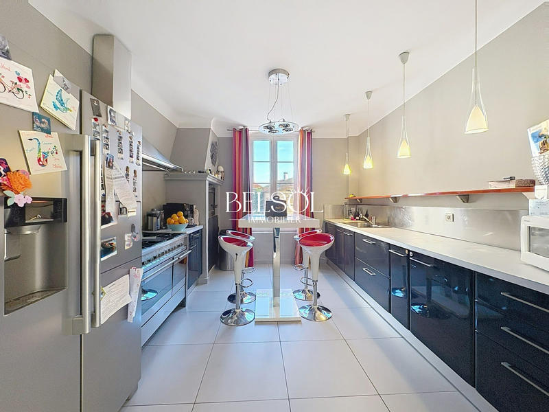 Maison - 458 m² - 7 pièces