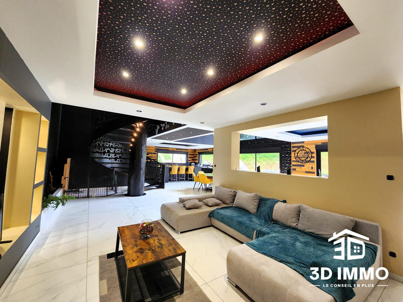 Maison - 325 m² - 8 pièces