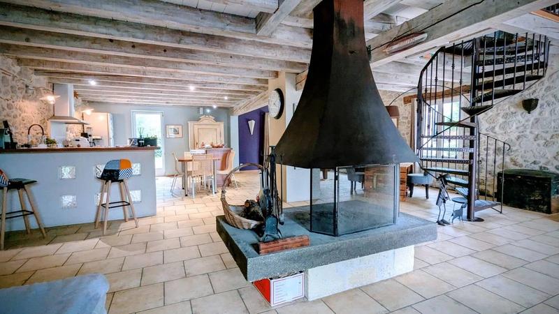 Maison - 237 m² - 6 pièces