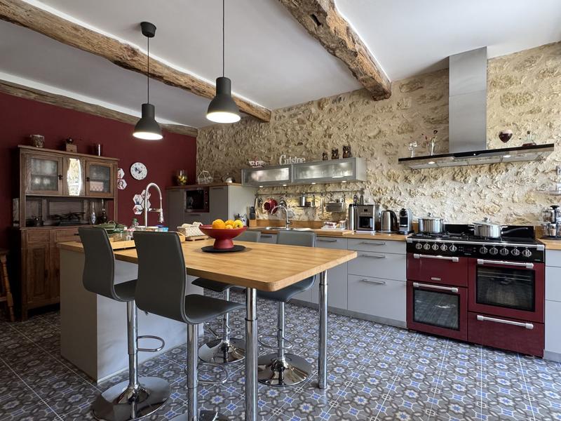 Maison - 250 m² - 6 pièces