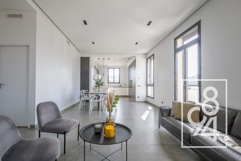 Appartement - 150 m² - 5 pièces