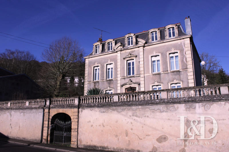 Maison - 243 m² - 7 pièces