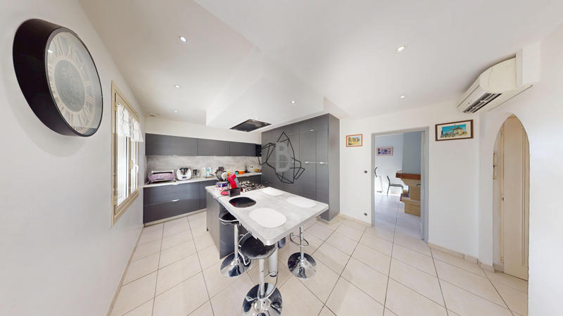 Maison - 121 m² - 6 pièces