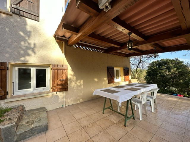 Propriété - 220 m² - 11 pièces