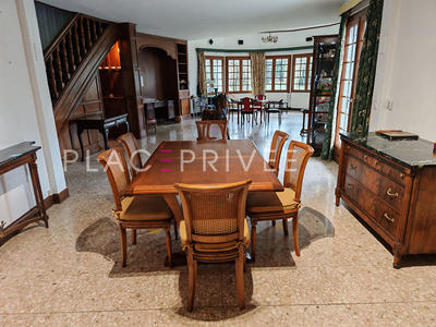 Maison - 208 m² - 7 pièces