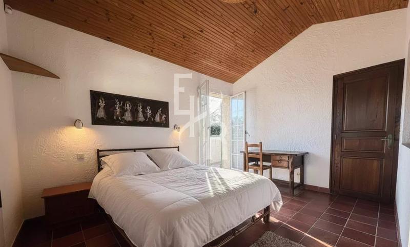 Appartement - 222 m² - 5 pièces