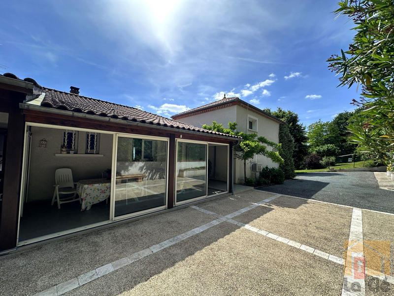 Maison - 207 m² - 10 pièces