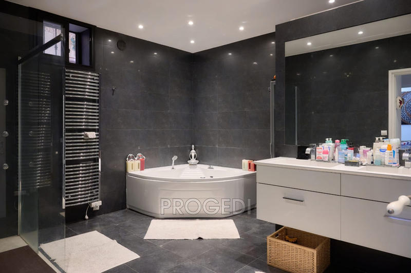 Maison de ville - 271 m² - 8 pièces